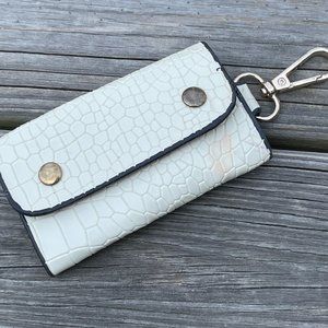 Keys Holder Faux Leather Ivory Keychains 6 Keys Ho